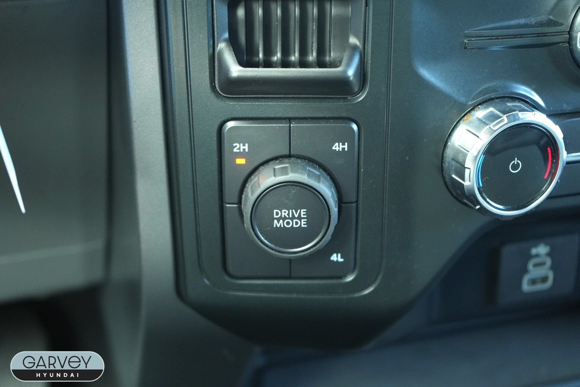 2025 Ford F-150 XLT - Photo 10