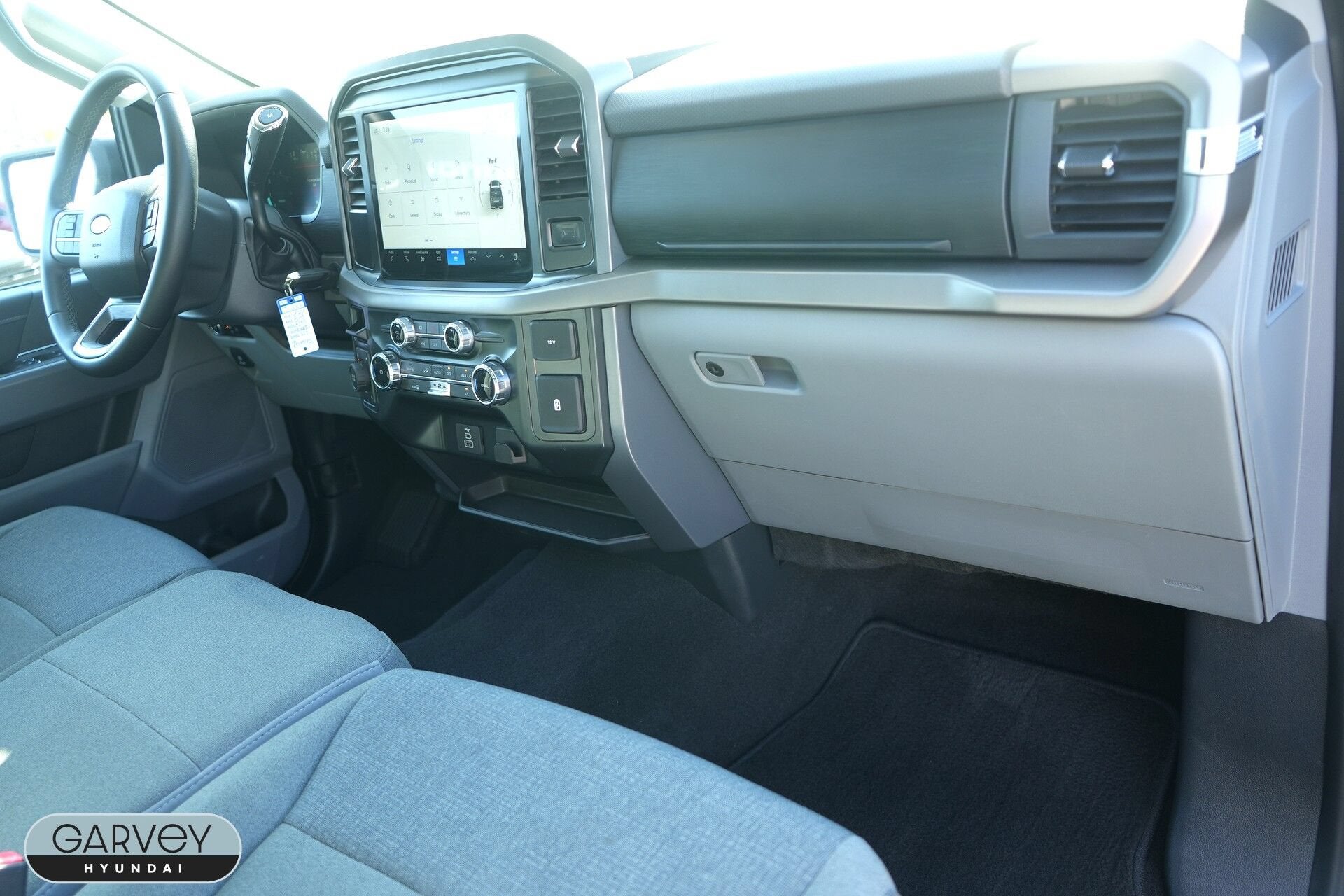 2025 Ford F-150 XLT - Photo 23