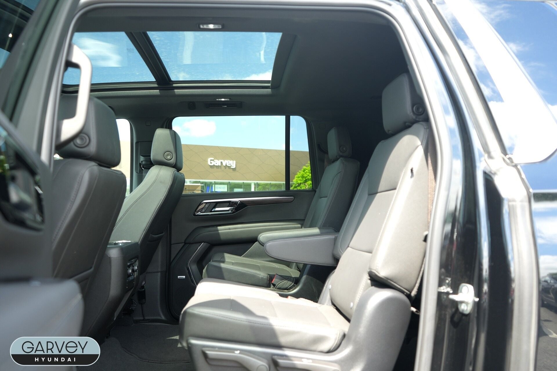 2025 Chevrolet Suburban LT