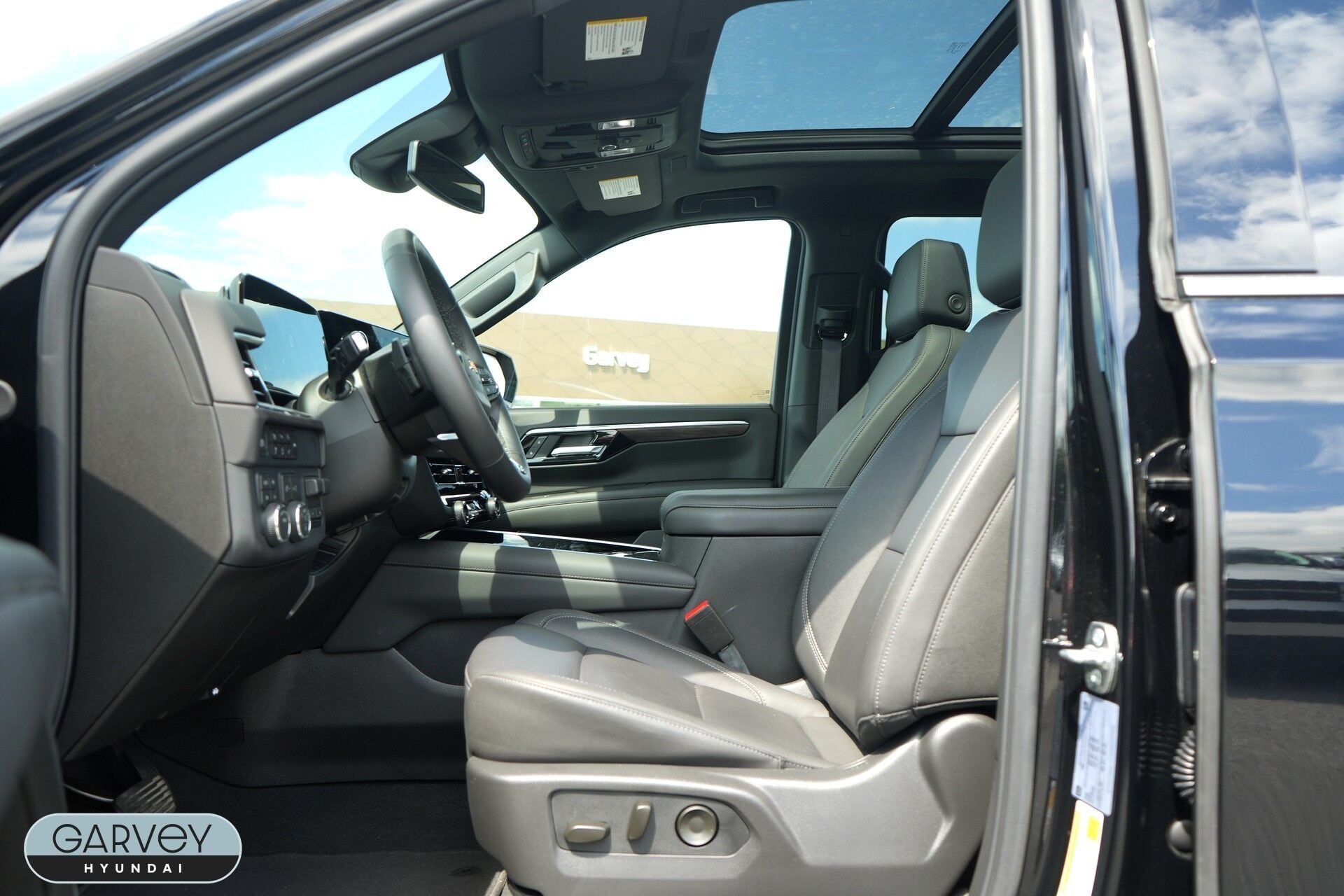 2025 Chevrolet Suburban LT