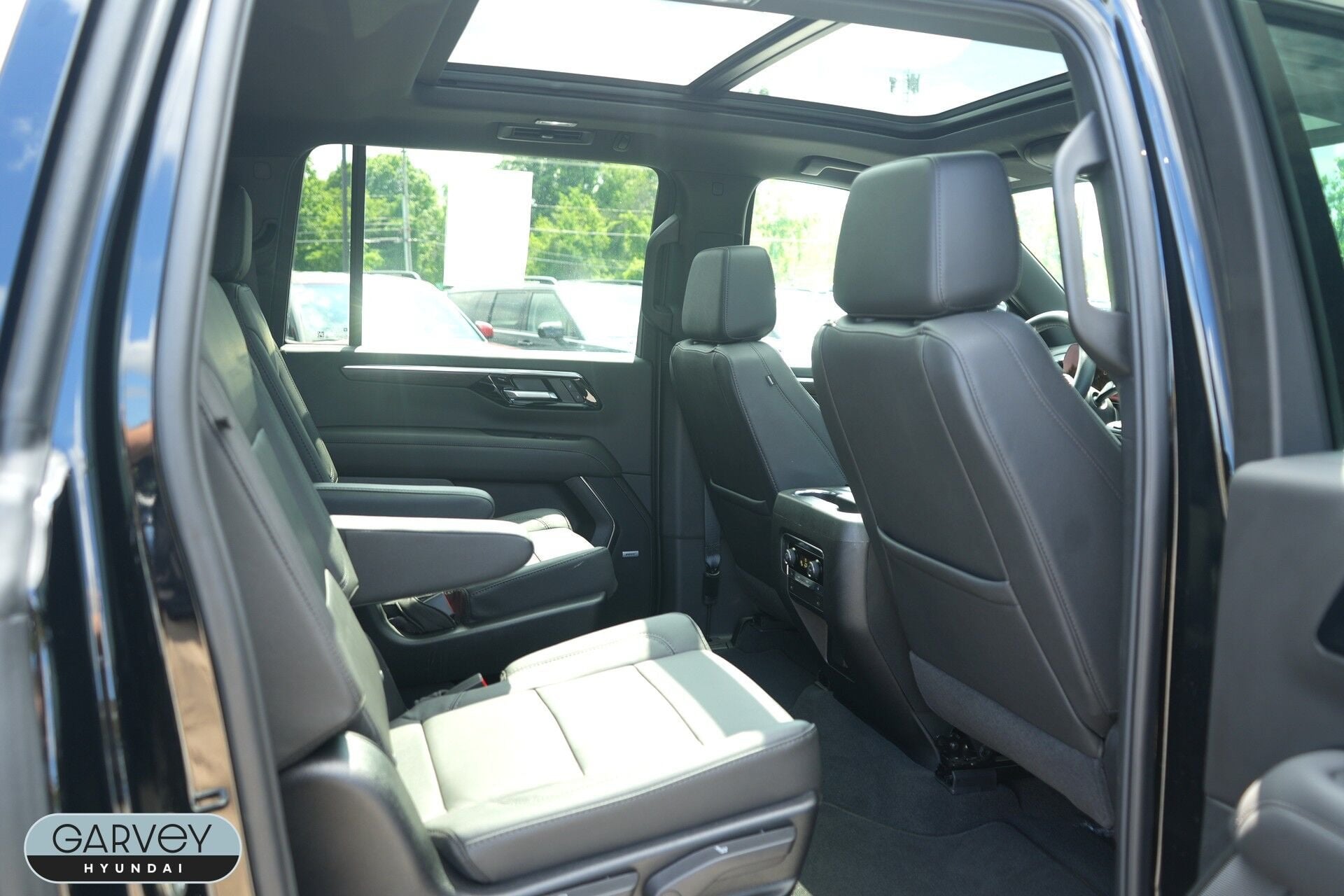 2025 Chevrolet Suburban LT