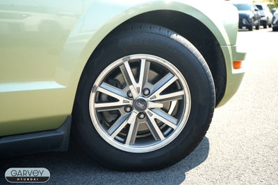 2005 Ford Mustang Deluxe