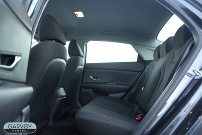 2022 Hyundai ELANTRA SE