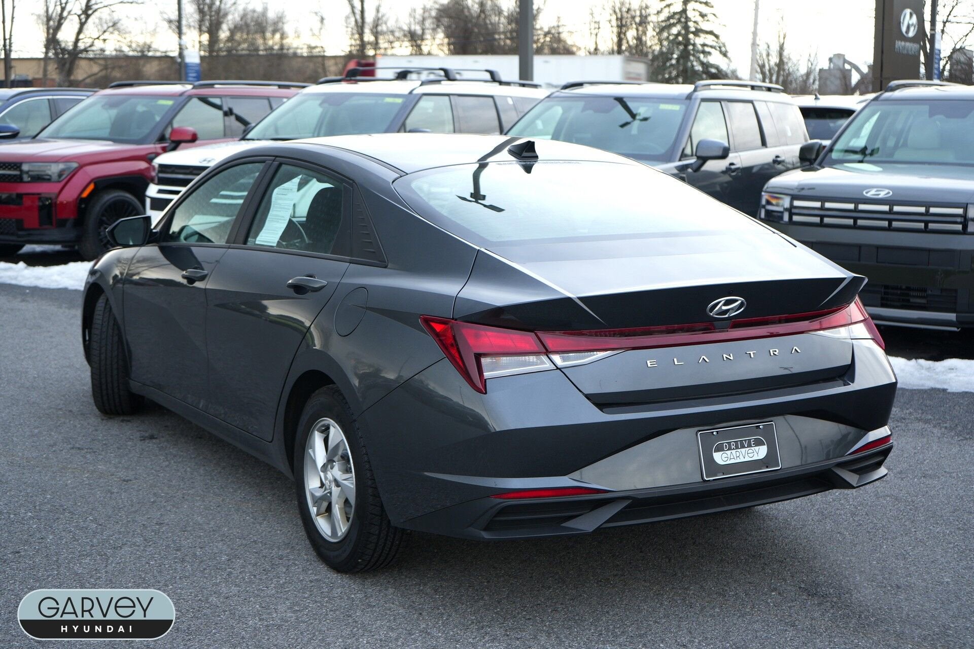 2022 Hyundai ELANTRA SE