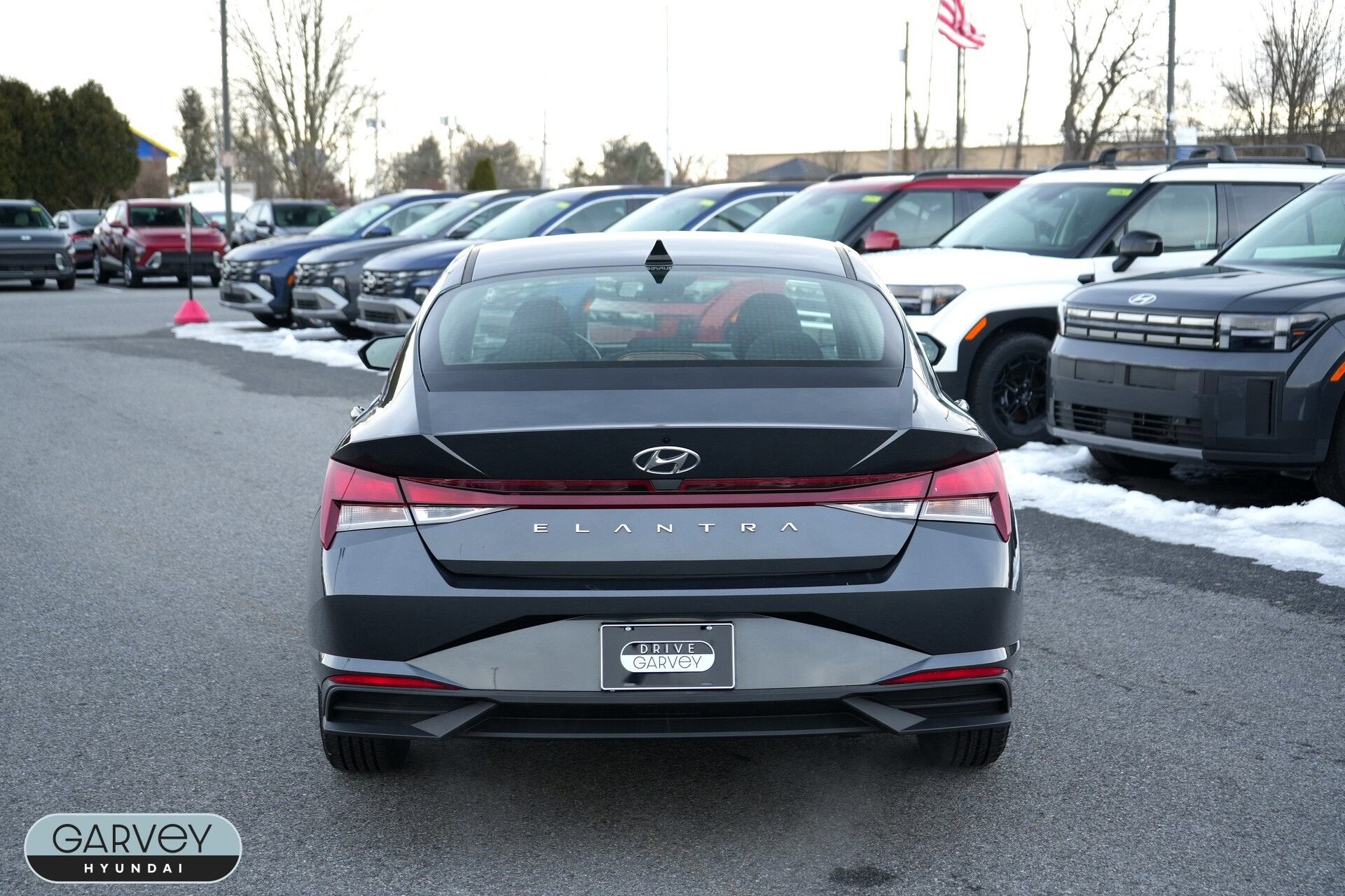 2022 Hyundai ELANTRA SE