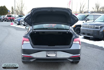 2022 Hyundai ELANTRA SE