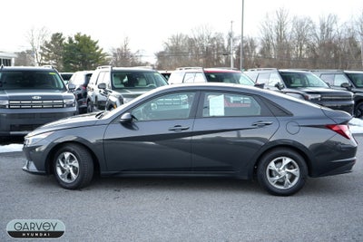 2022 Hyundai ELANTRA SE