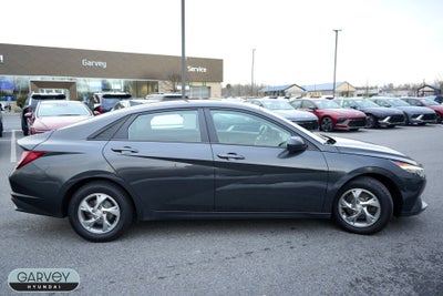 2022 Hyundai ELANTRA SE