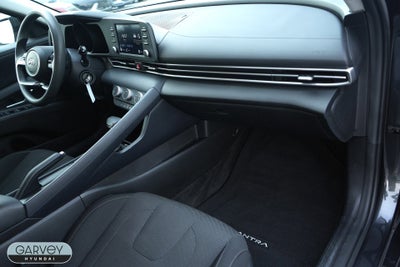 2022 Hyundai ELANTRA SE
