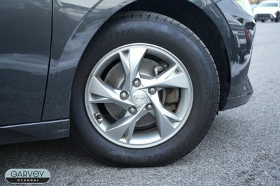 2022 Hyundai ELANTRA SE