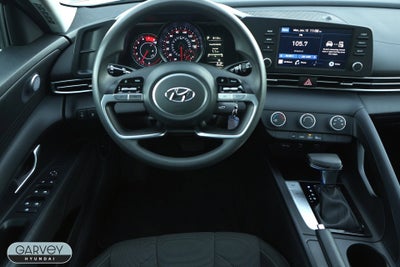 2022 Hyundai ELANTRA SE