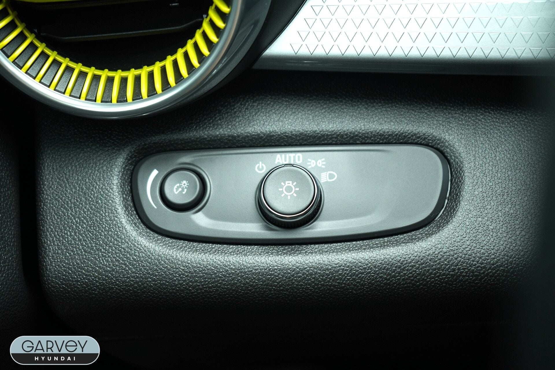 2024 Chevrolet Trax LT - Photo 13