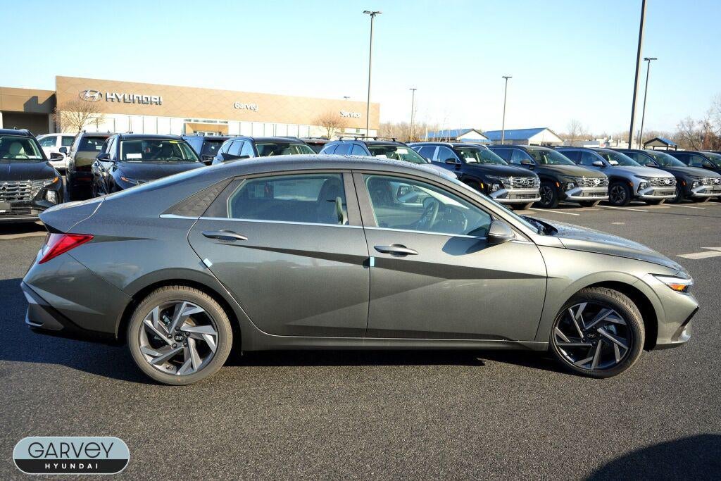 2025 Hyundai ELANTRA Limited
