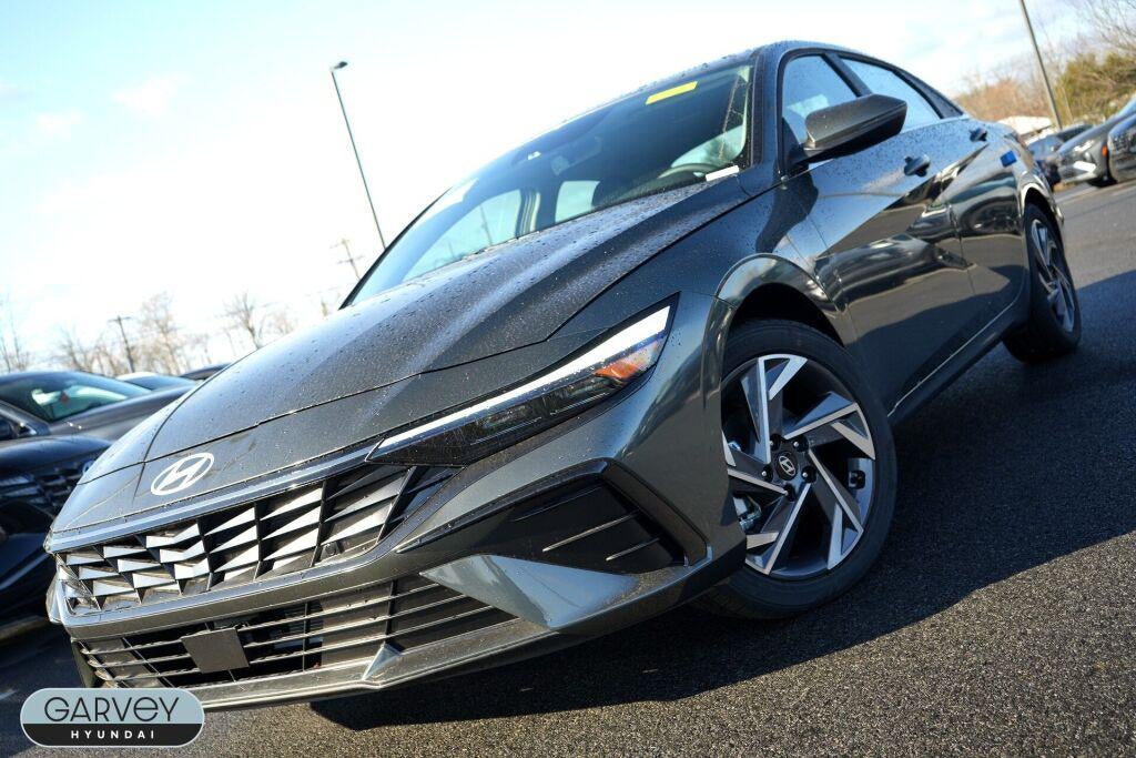 2025 Hyundai ELANTRA Limited