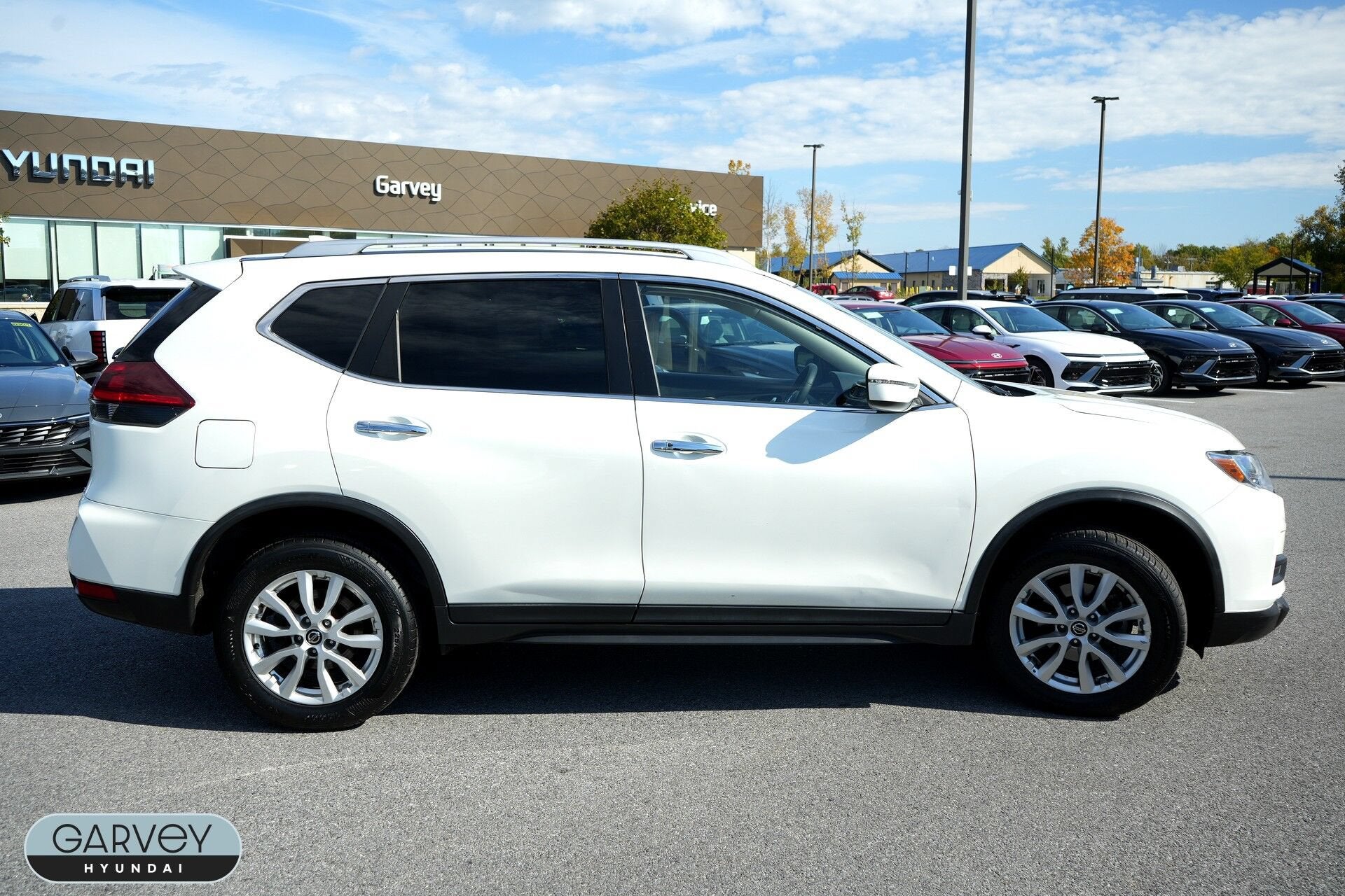 2019 Nissan Rogue SV - Photo 25