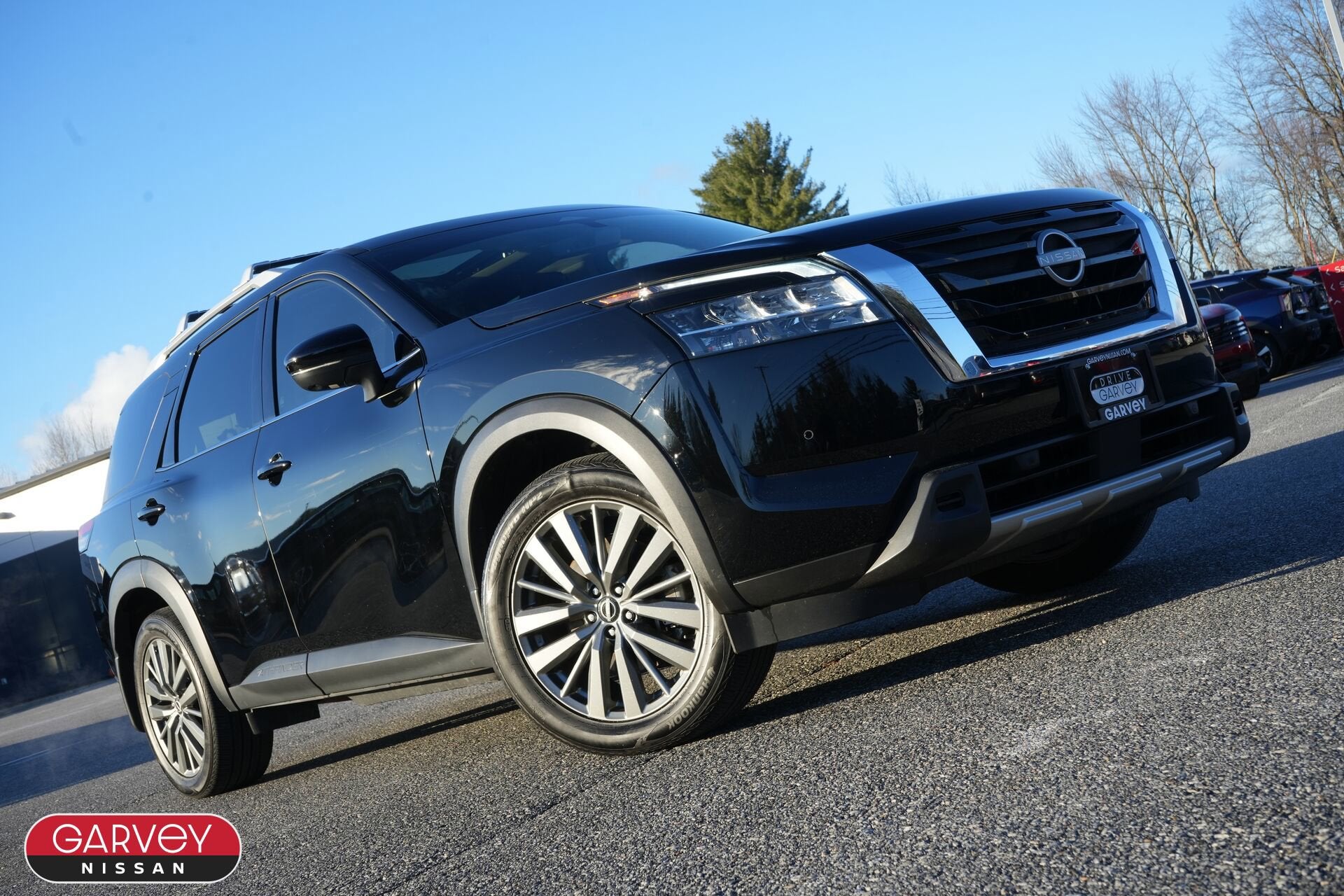 2024 Nissan Pathfinder SL